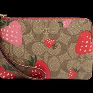 COACH Wild Strawberry Signature Wristlet 🍓🍓